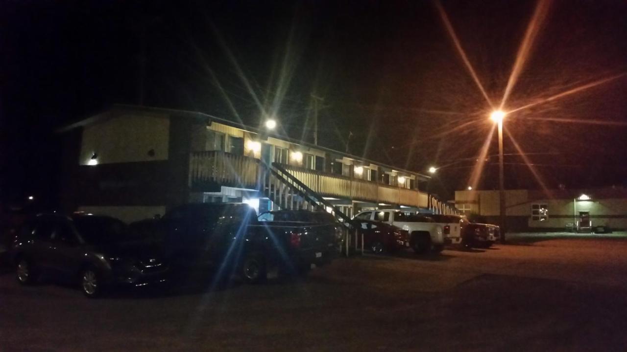 Nanton Ranchland Inn מראה חיצוני תמונה