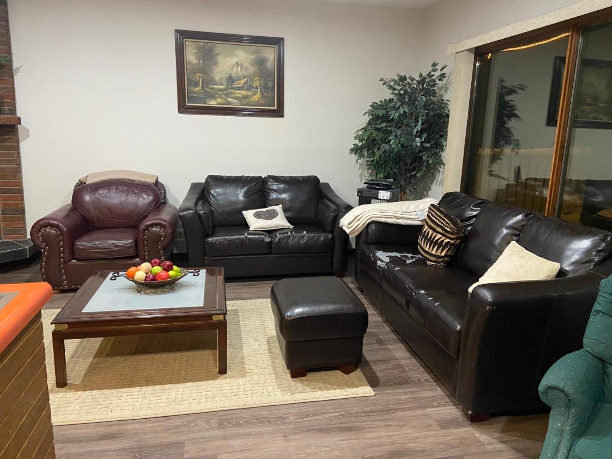 Nanton Ranchland Inn מראה חיצוני תמונה