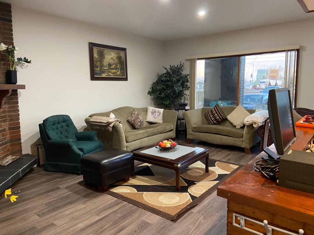 Nanton Ranchland Inn מראה חיצוני תמונה
